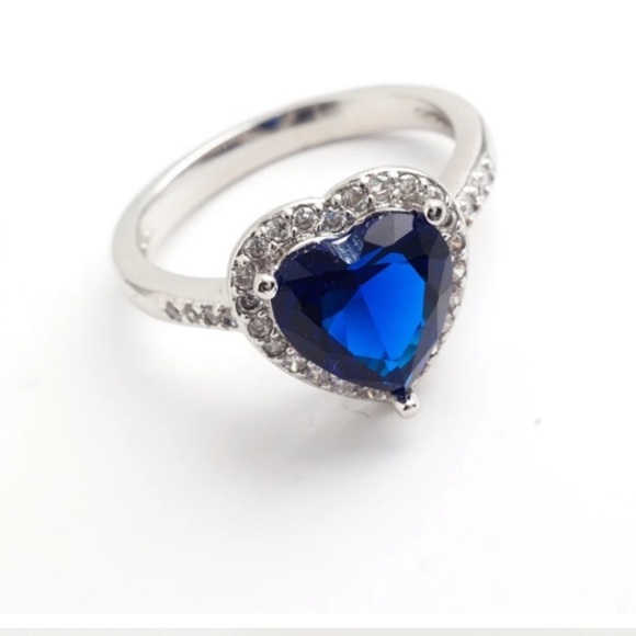 NEW⚜️ESTATE 18K gp heart  Crystal Ring - Picture 1 of 13